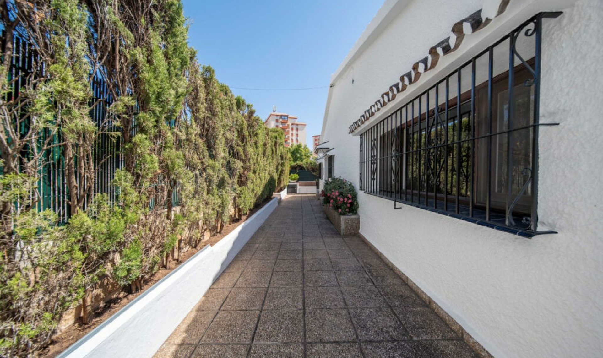 Resale - House -
Fuengirola