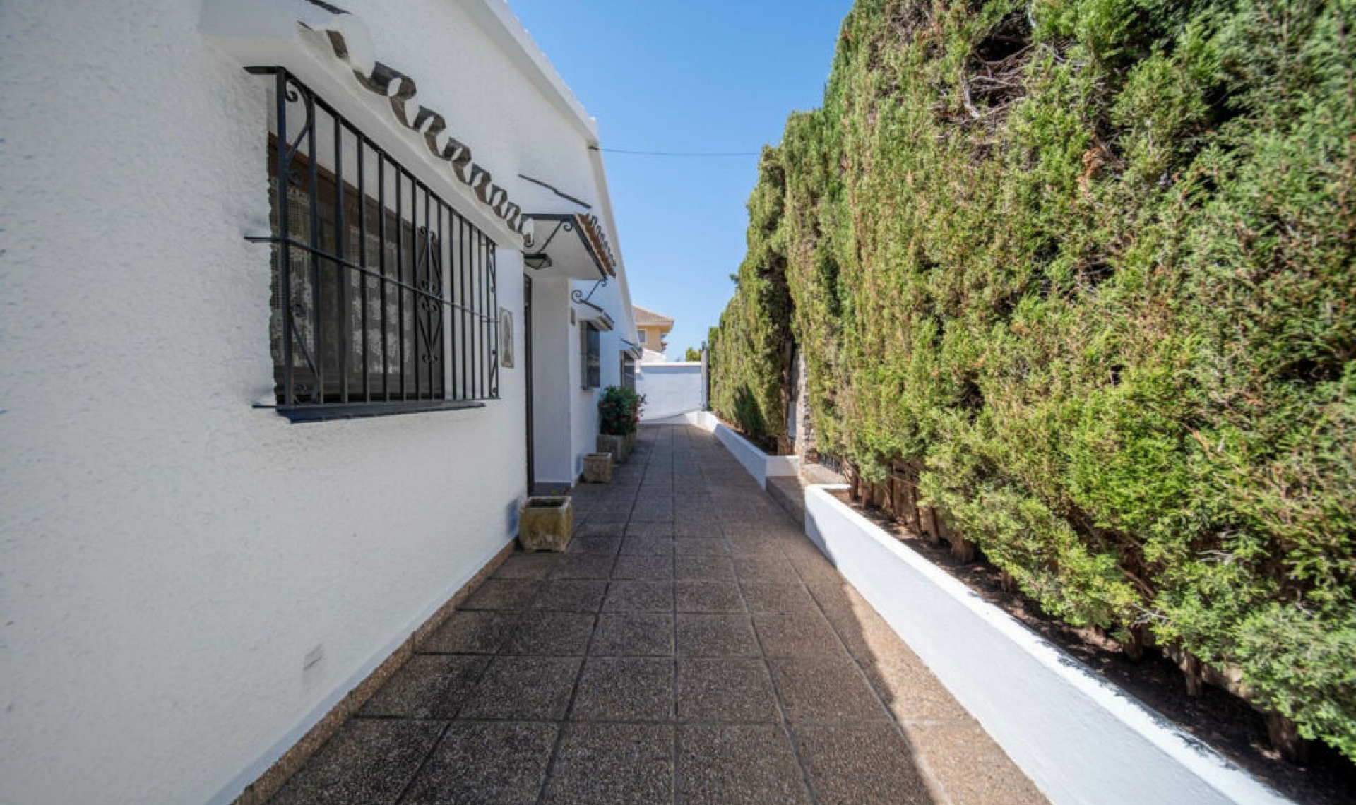 Resale - House -
Fuengirola