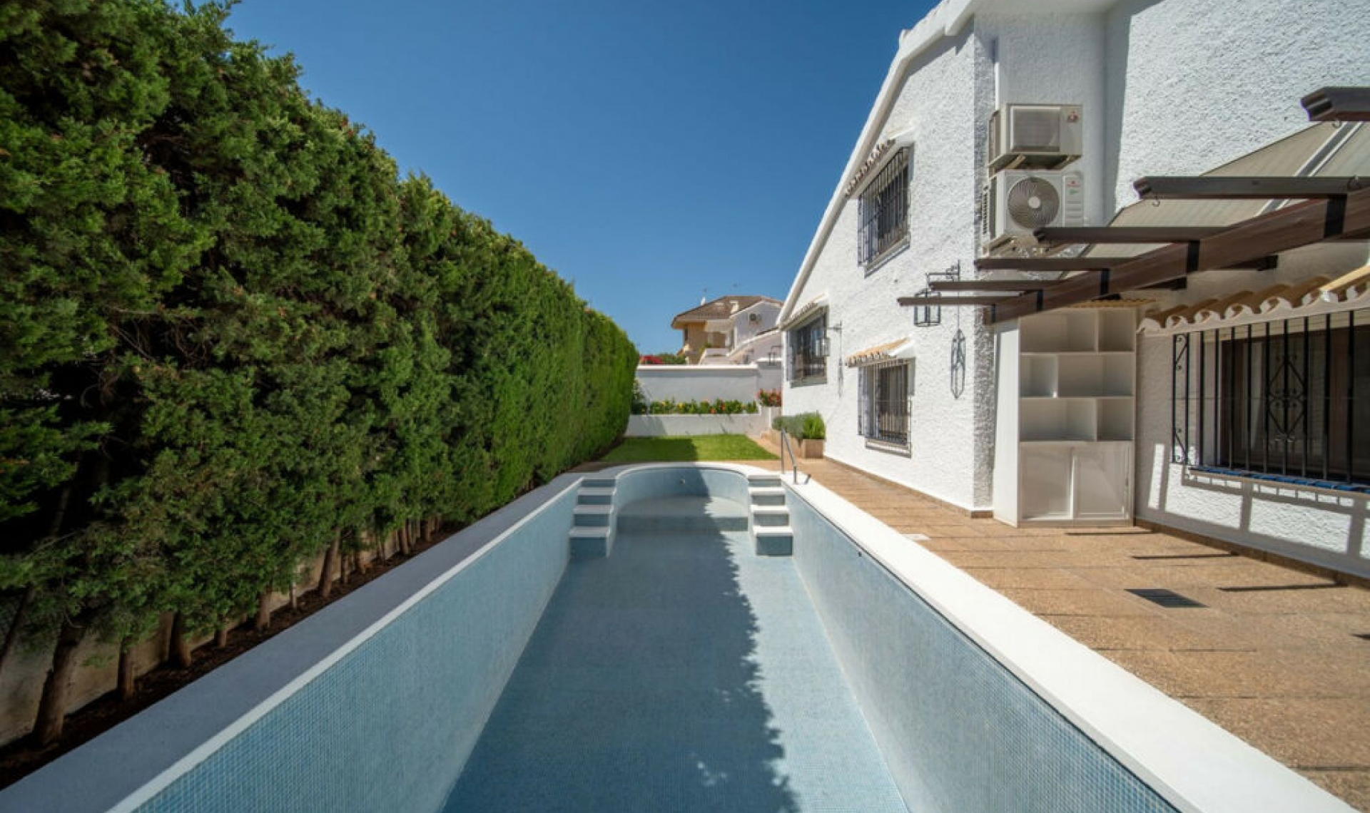 Resale - House -
Fuengirola