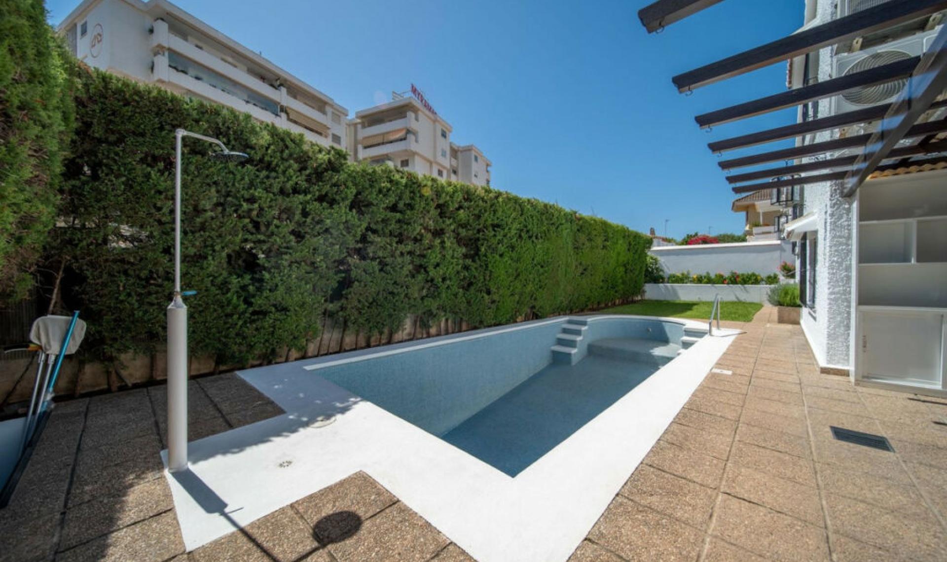 Resale - House -
Fuengirola
