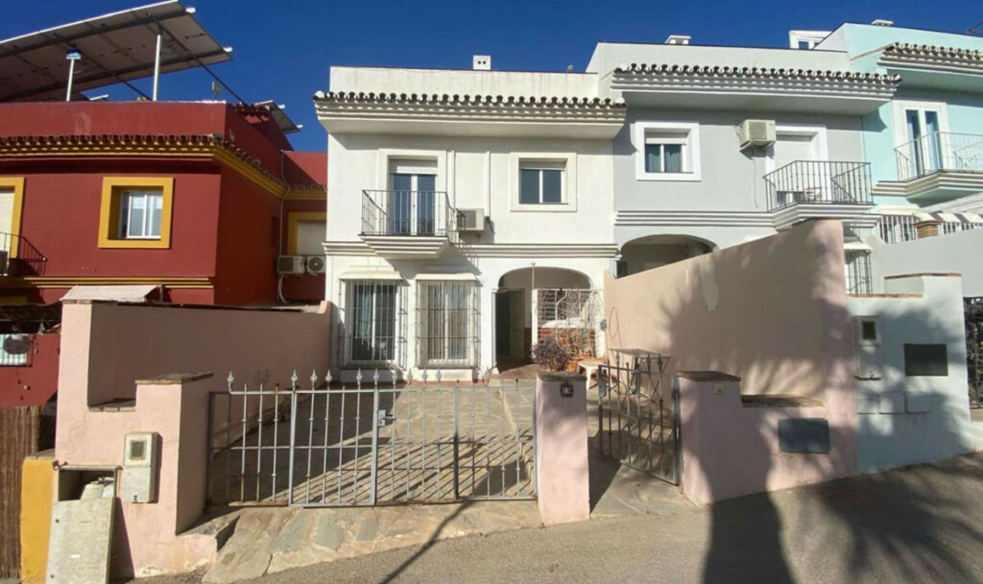 Resale - House -
Fuengirola