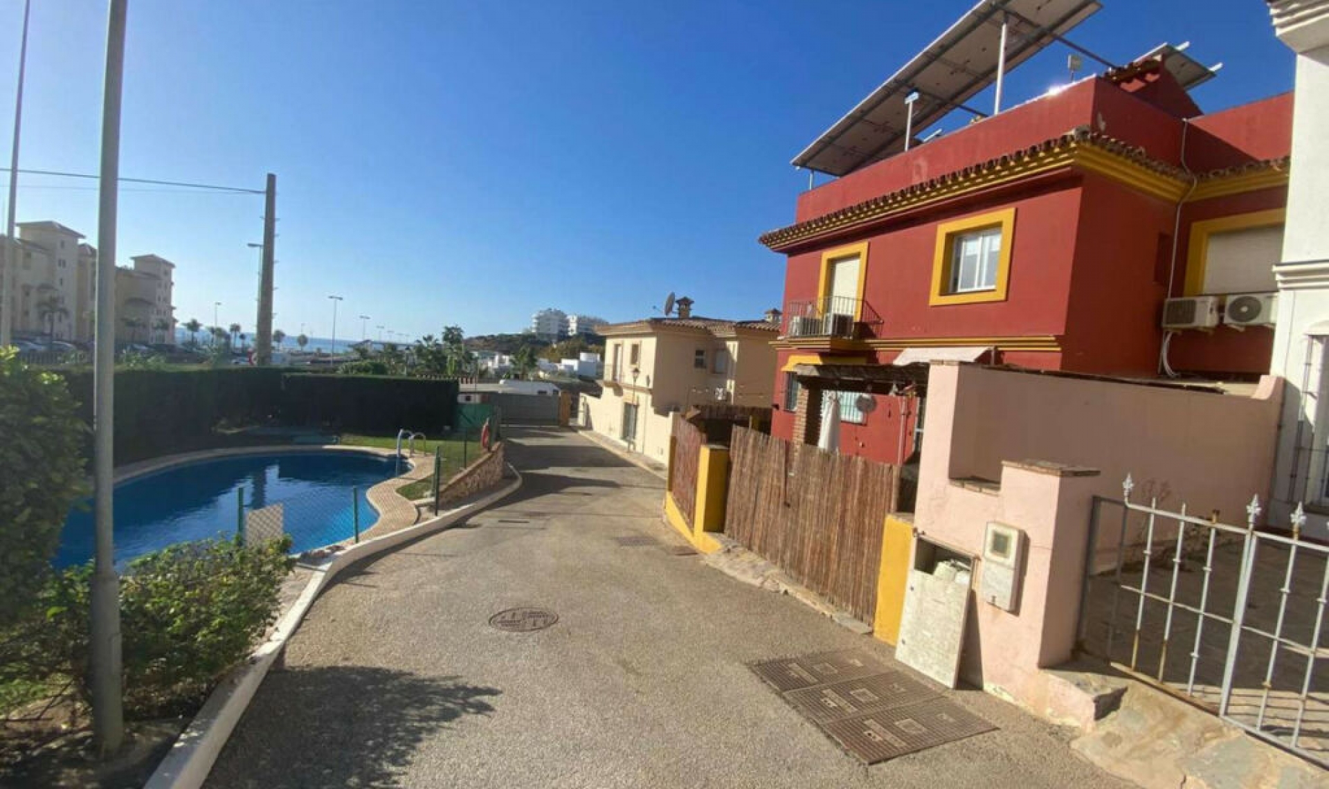 Resale - House -
Fuengirola