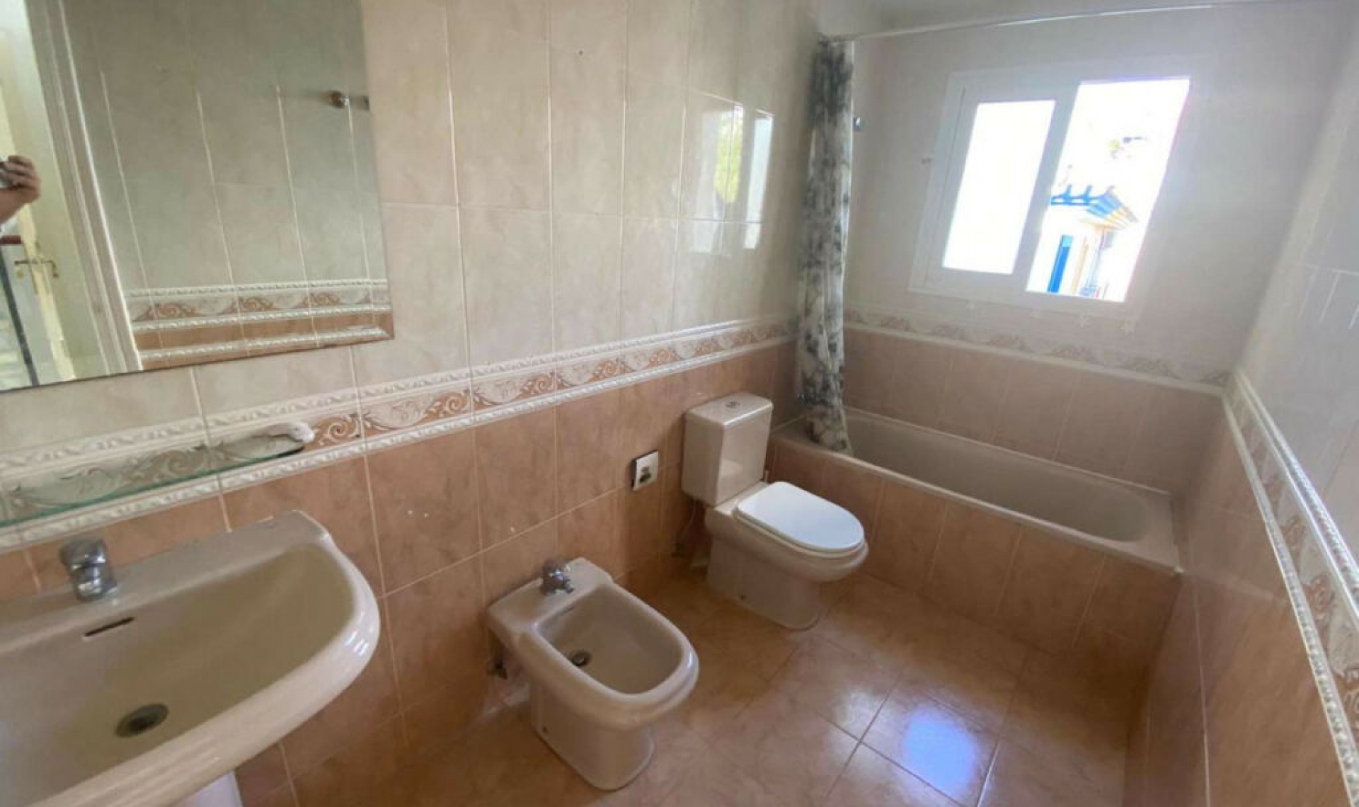 Resale - House -
Fuengirola