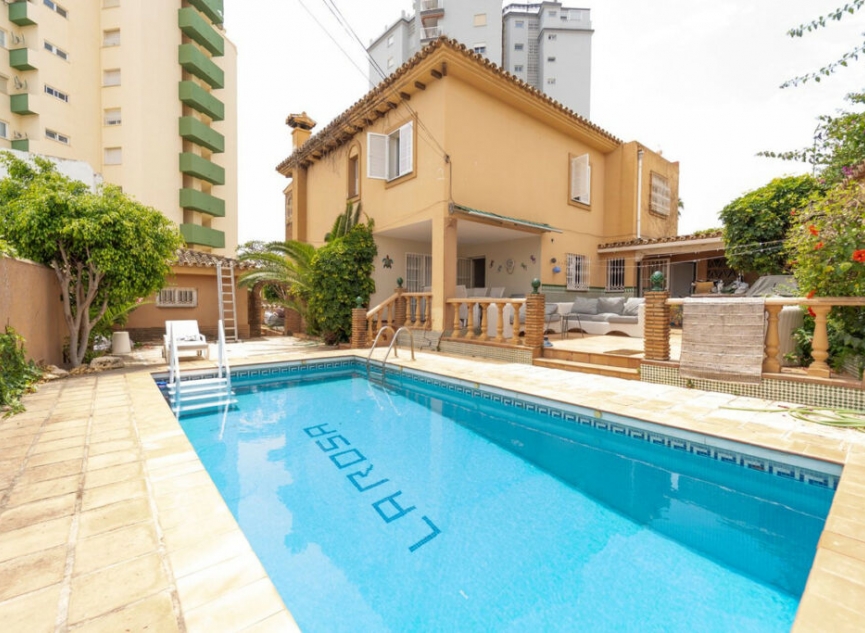 Resale - House -
Fuengirola