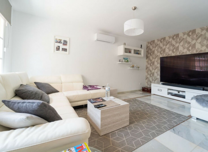 Resale - House -
Fuengirola