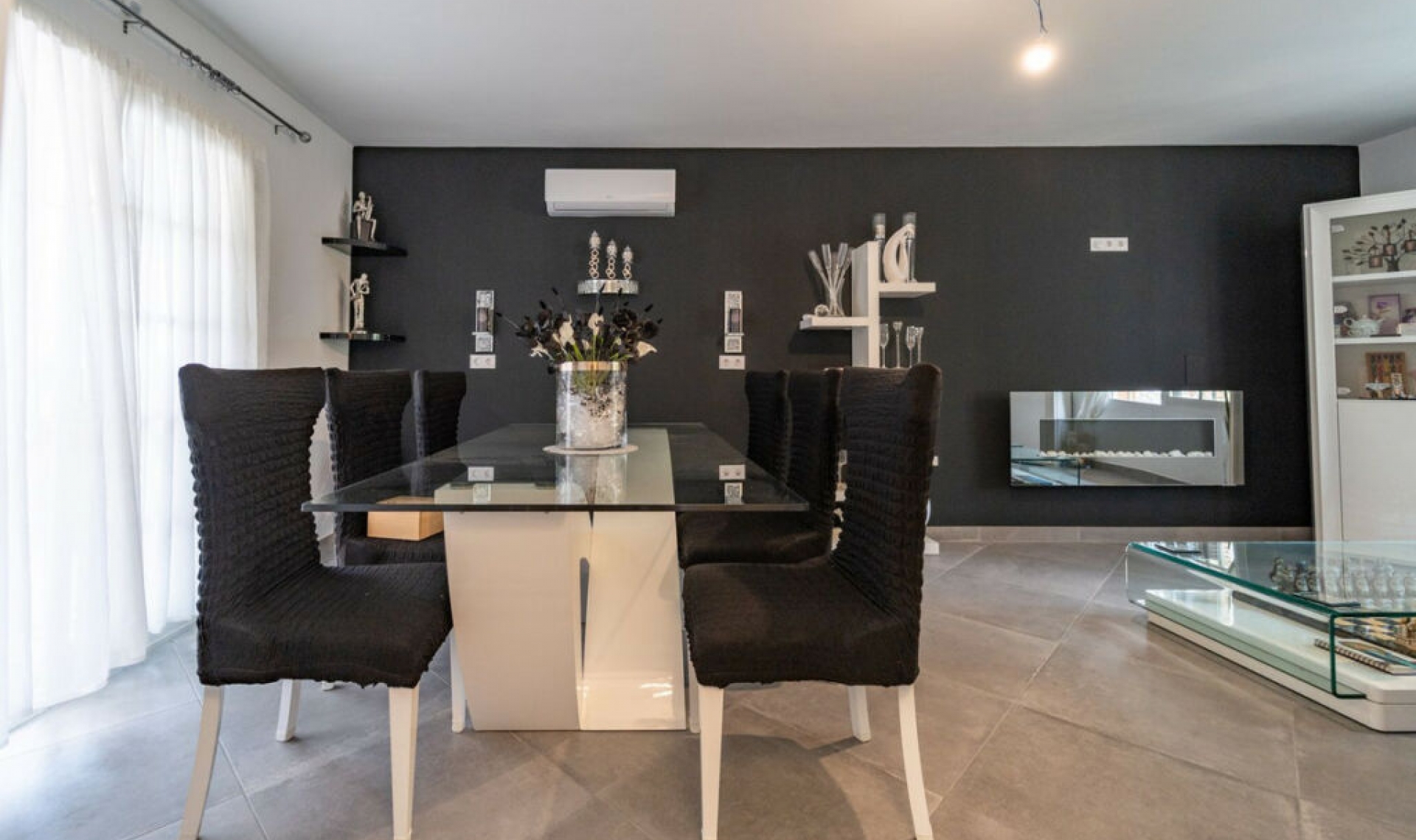 Resale - House -
Fuengirola