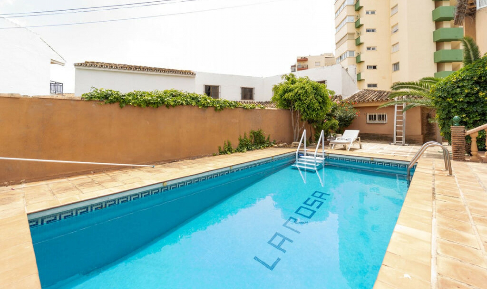 Resale - House -
Fuengirola
