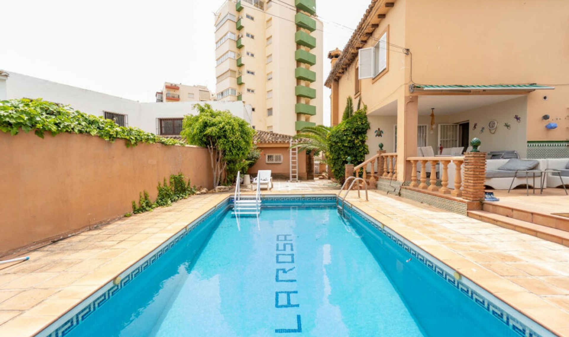Resale - House -
Fuengirola