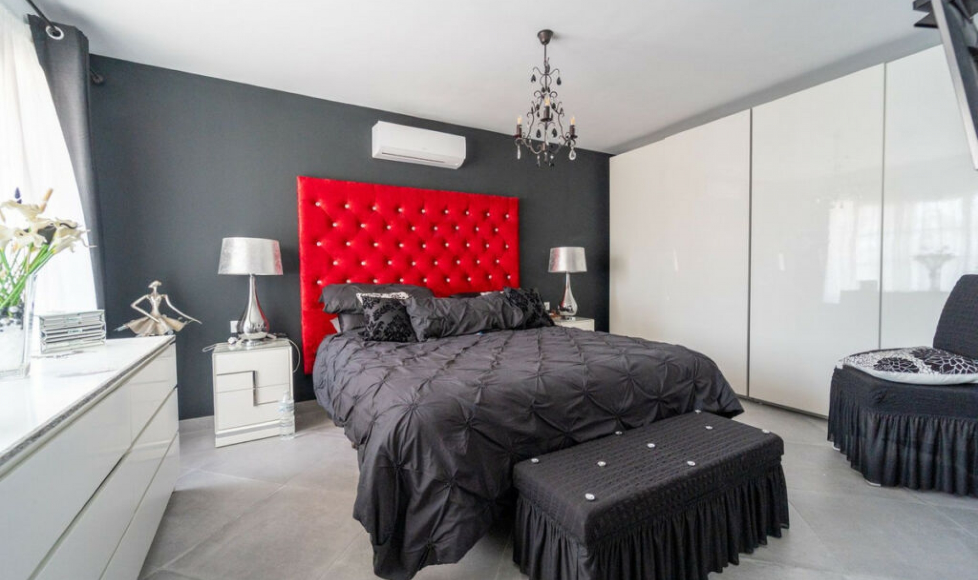 Resale - House -
Fuengirola