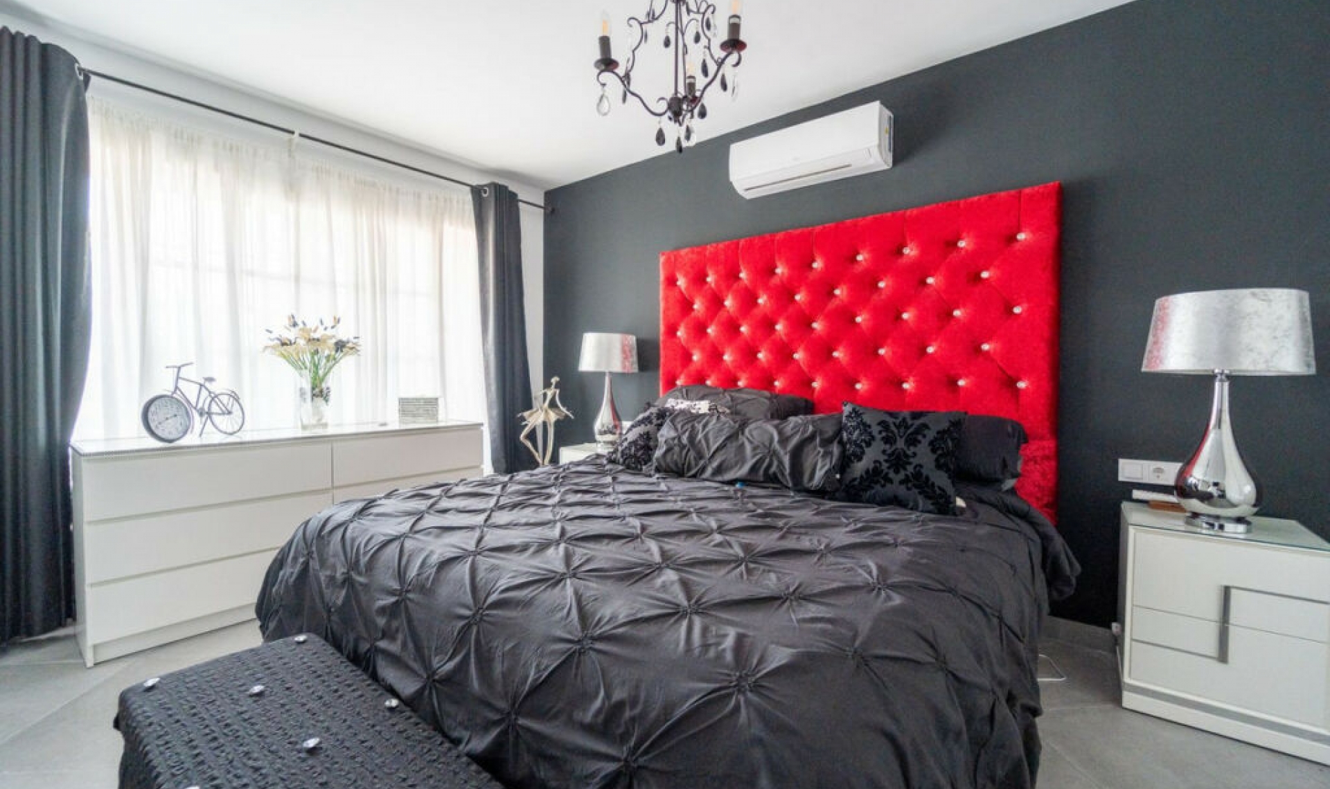 Resale - House -
Fuengirola