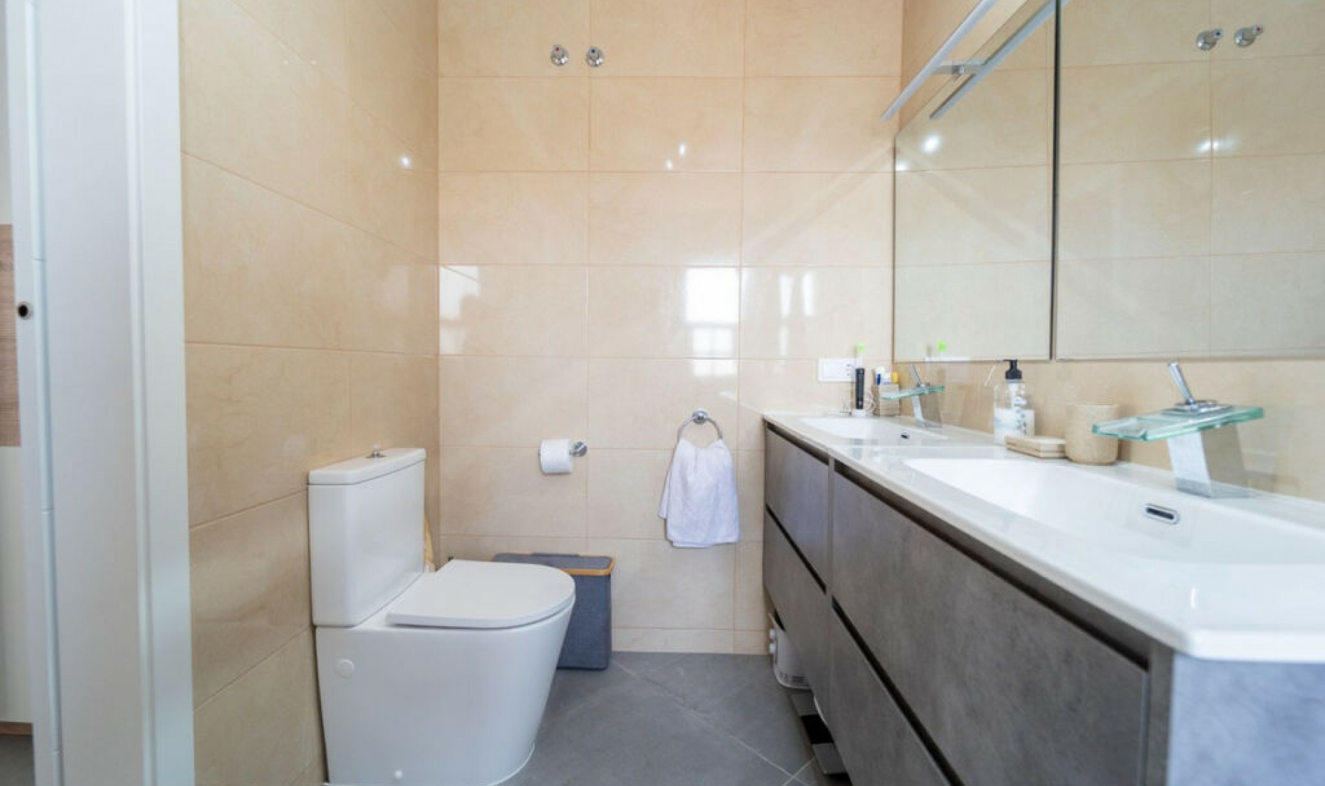 Resale - House -
Fuengirola