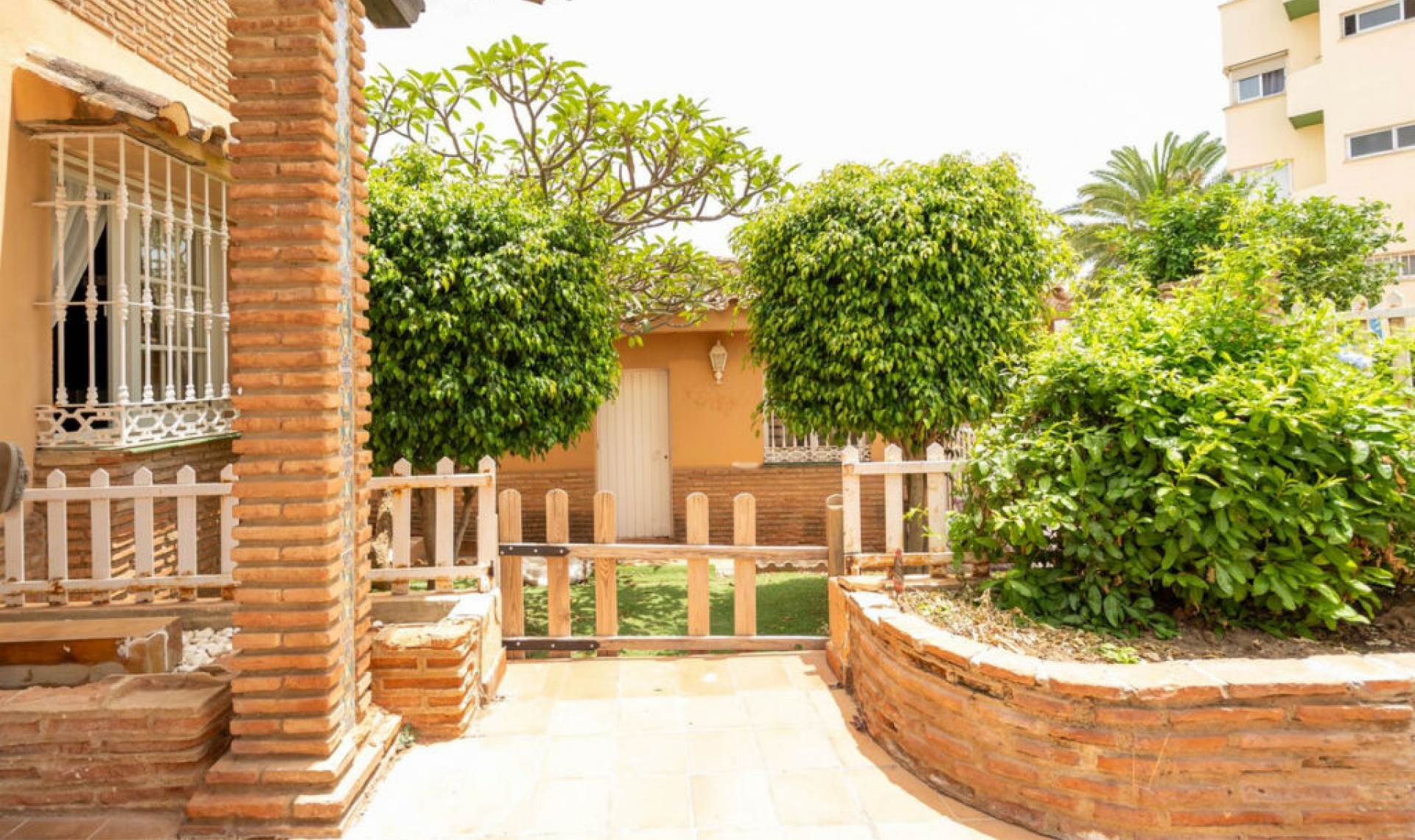 Resale - House -
Fuengirola