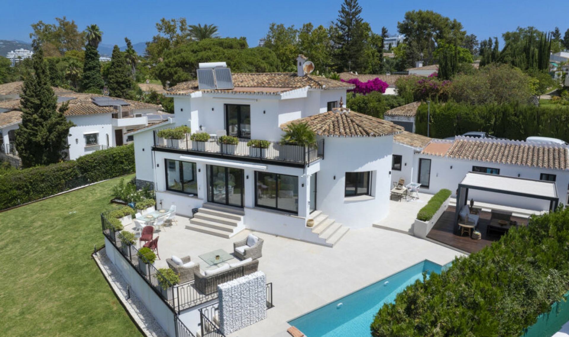 Resale - House -
Guadalmina Alta