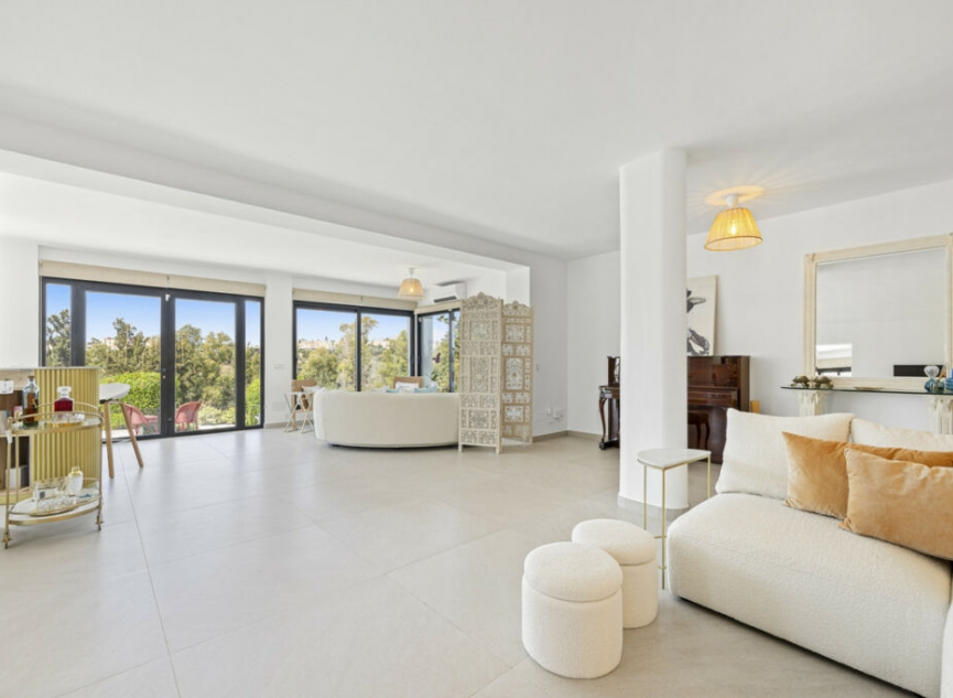 Resale - House -
Guadalmina Alta