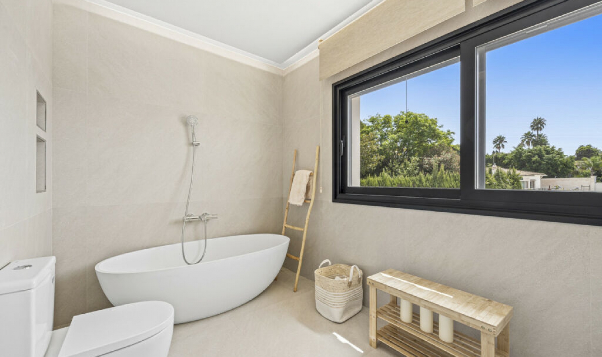 Resale - House -
Guadalmina Alta