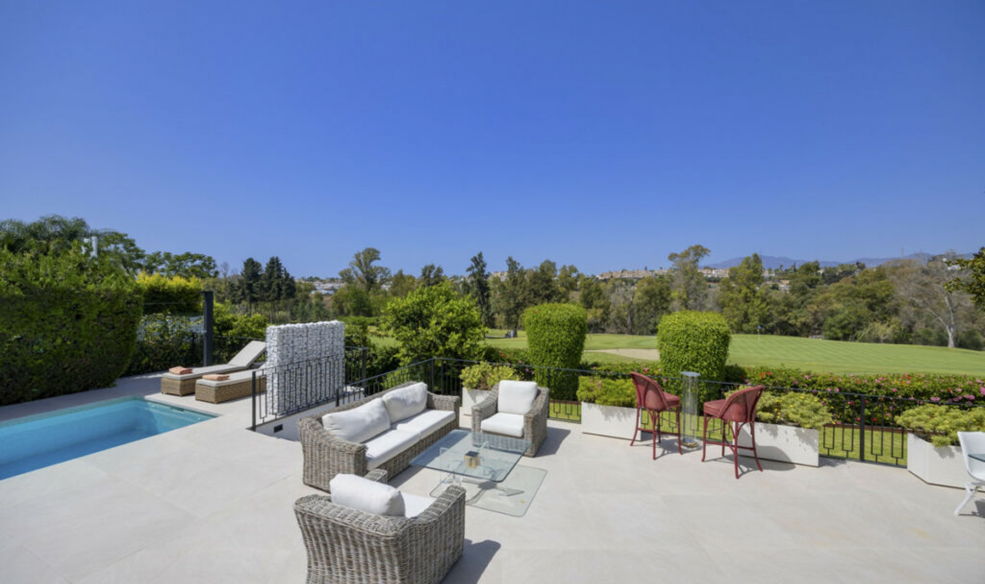 Resale - House -
Guadalmina Alta