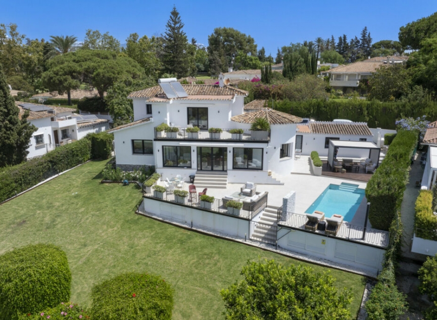 Resale - House -
Guadalmina Alta