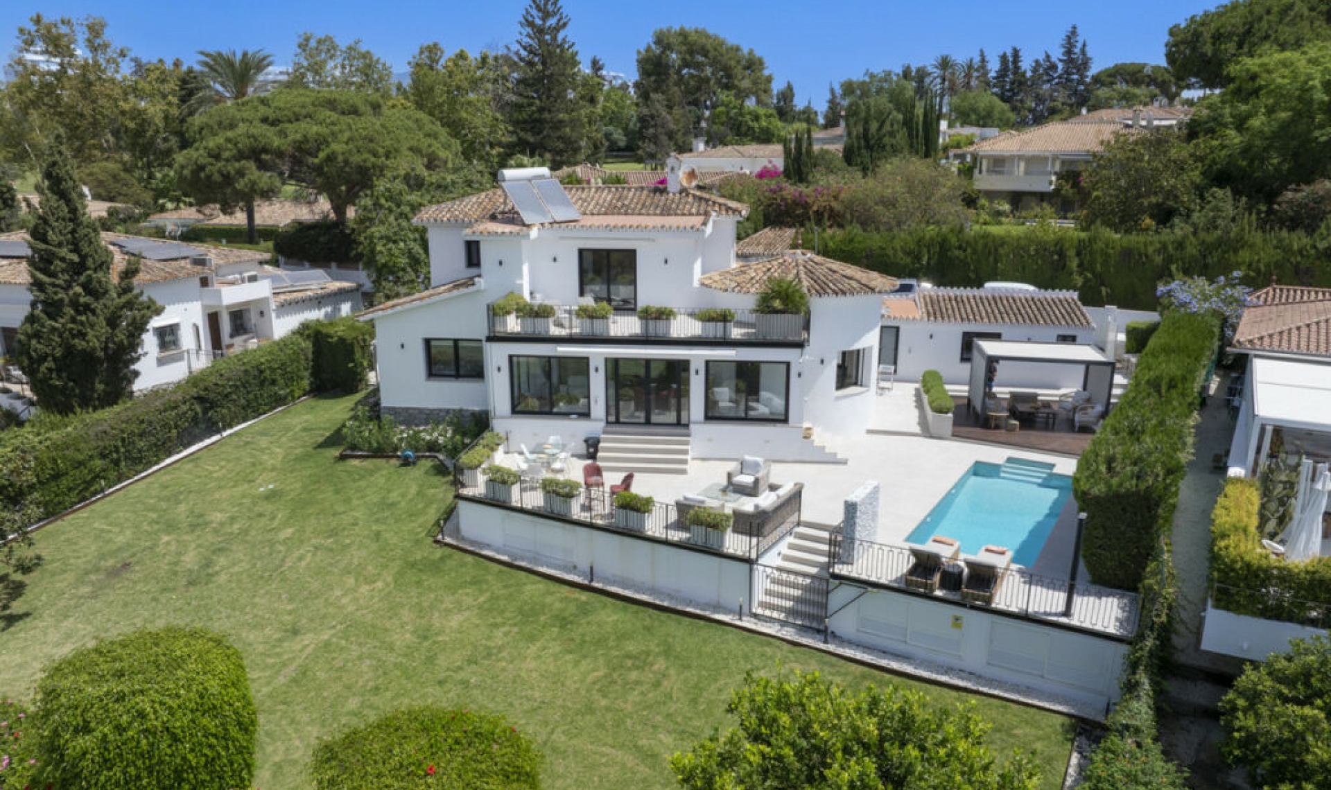 Resale - House -
Guadalmina Alta