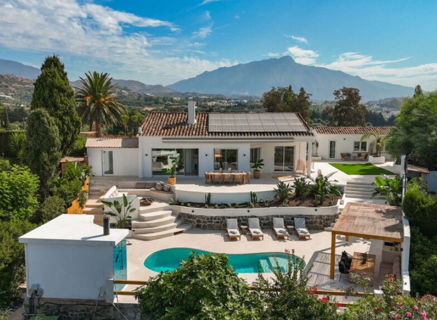 Resale - House -
Guadalmina Alta