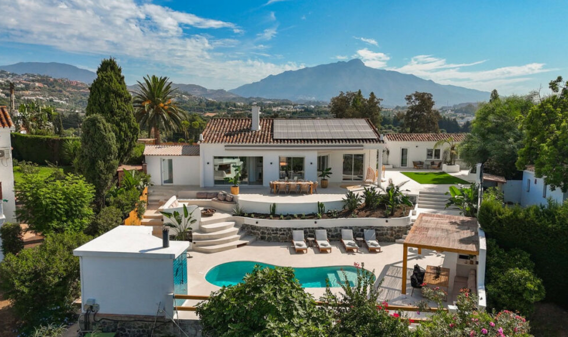 Resale - House -
Guadalmina Alta