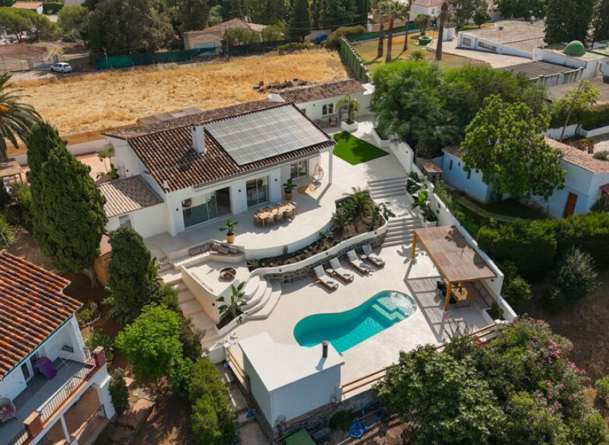 Resale - House -
Guadalmina Alta