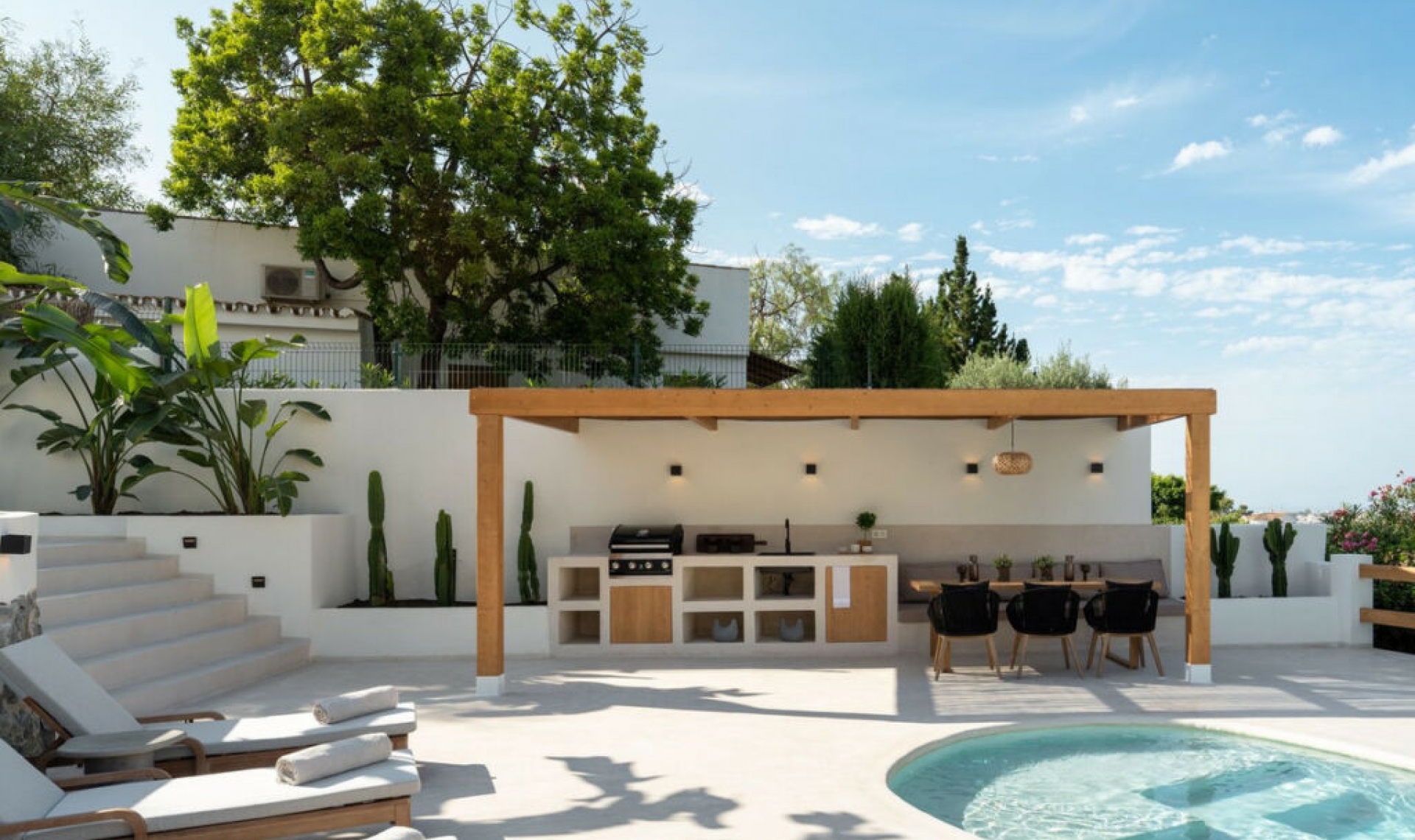Resale - House -
Guadalmina Alta