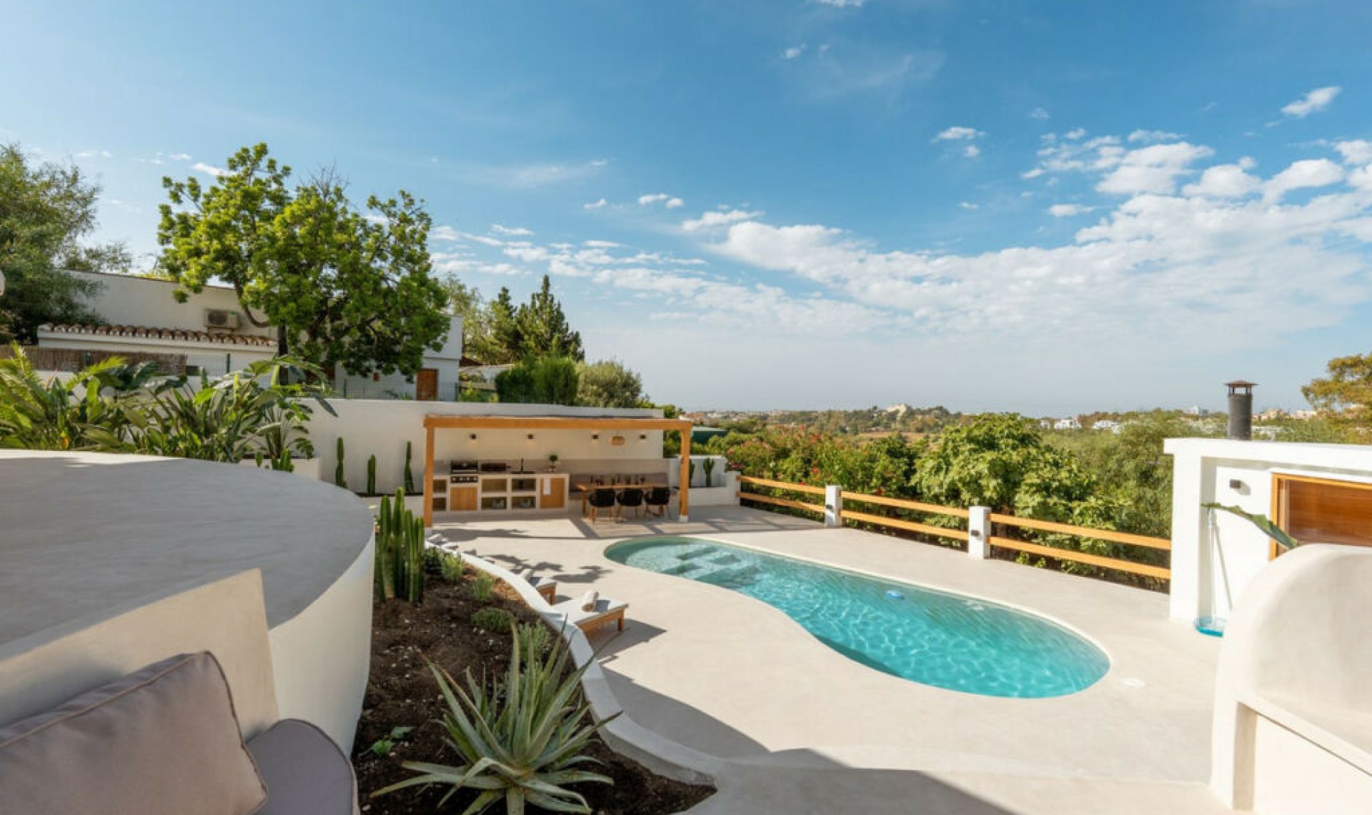 Resale - House -
Guadalmina Alta