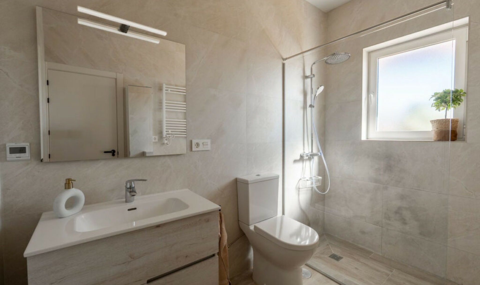 Resale - House -
Guadalmina Alta