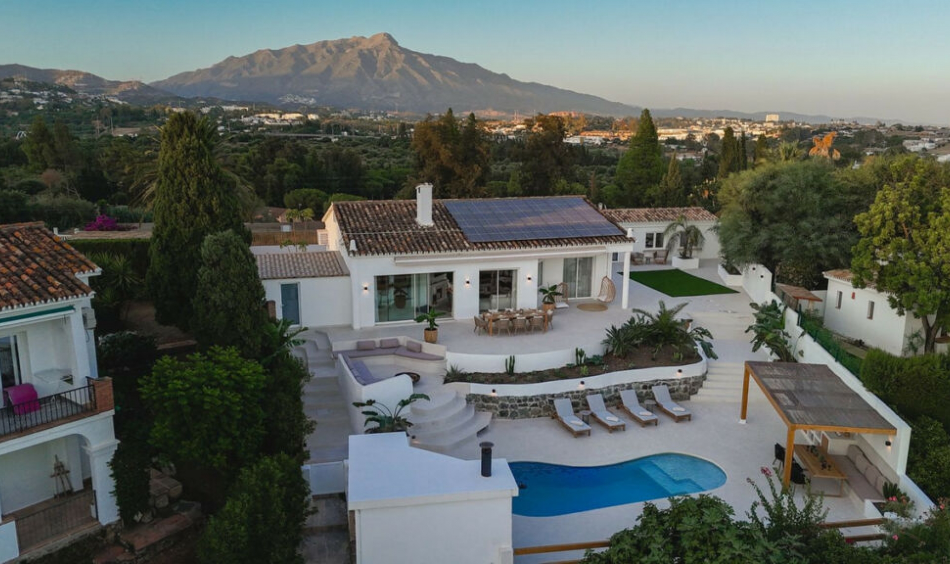 Resale - House -
Guadalmina Alta