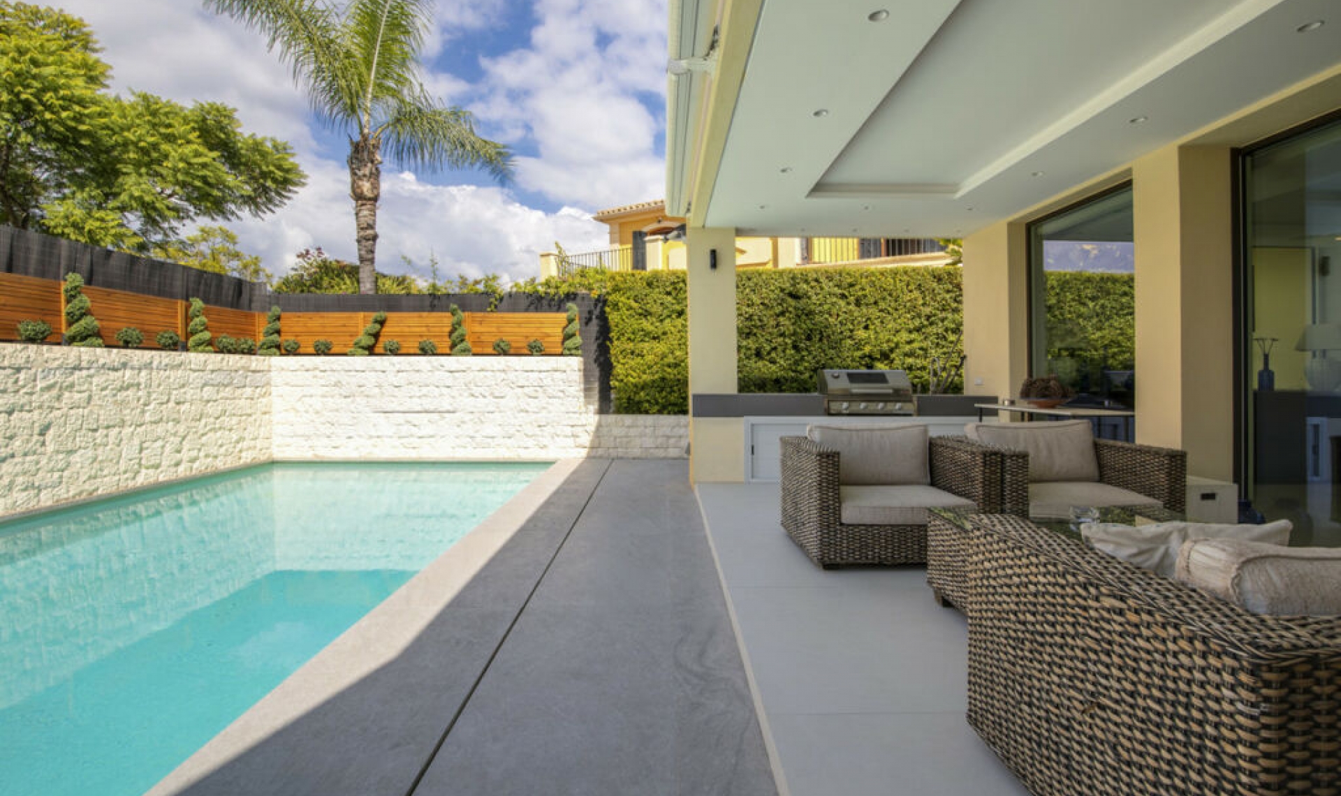 Resale - House -
Guadalmina Alta