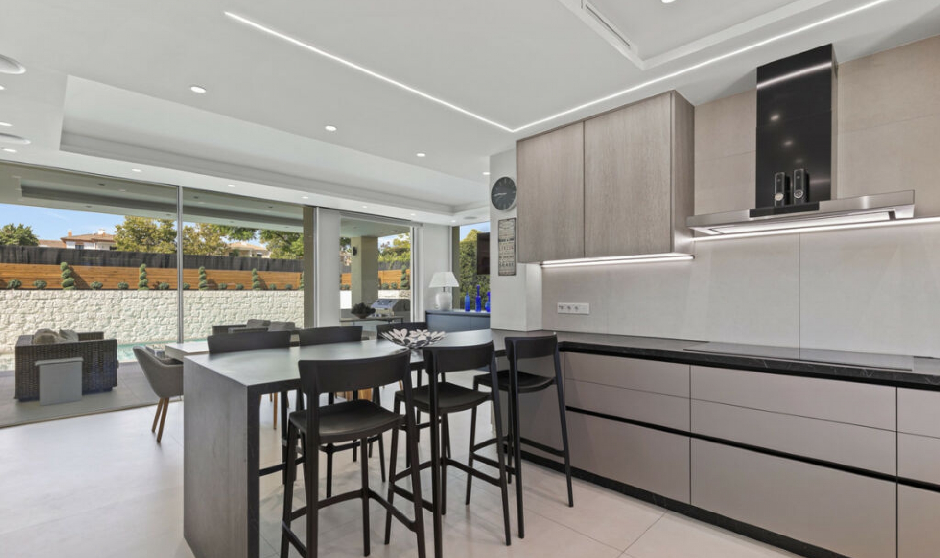 Resale - House -
Guadalmina Alta