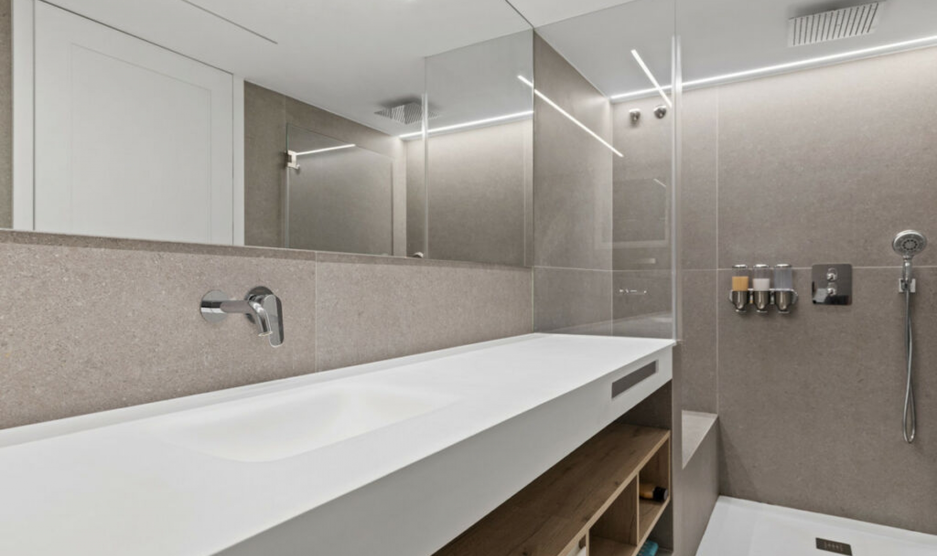 Resale - House -
Guadalmina Alta