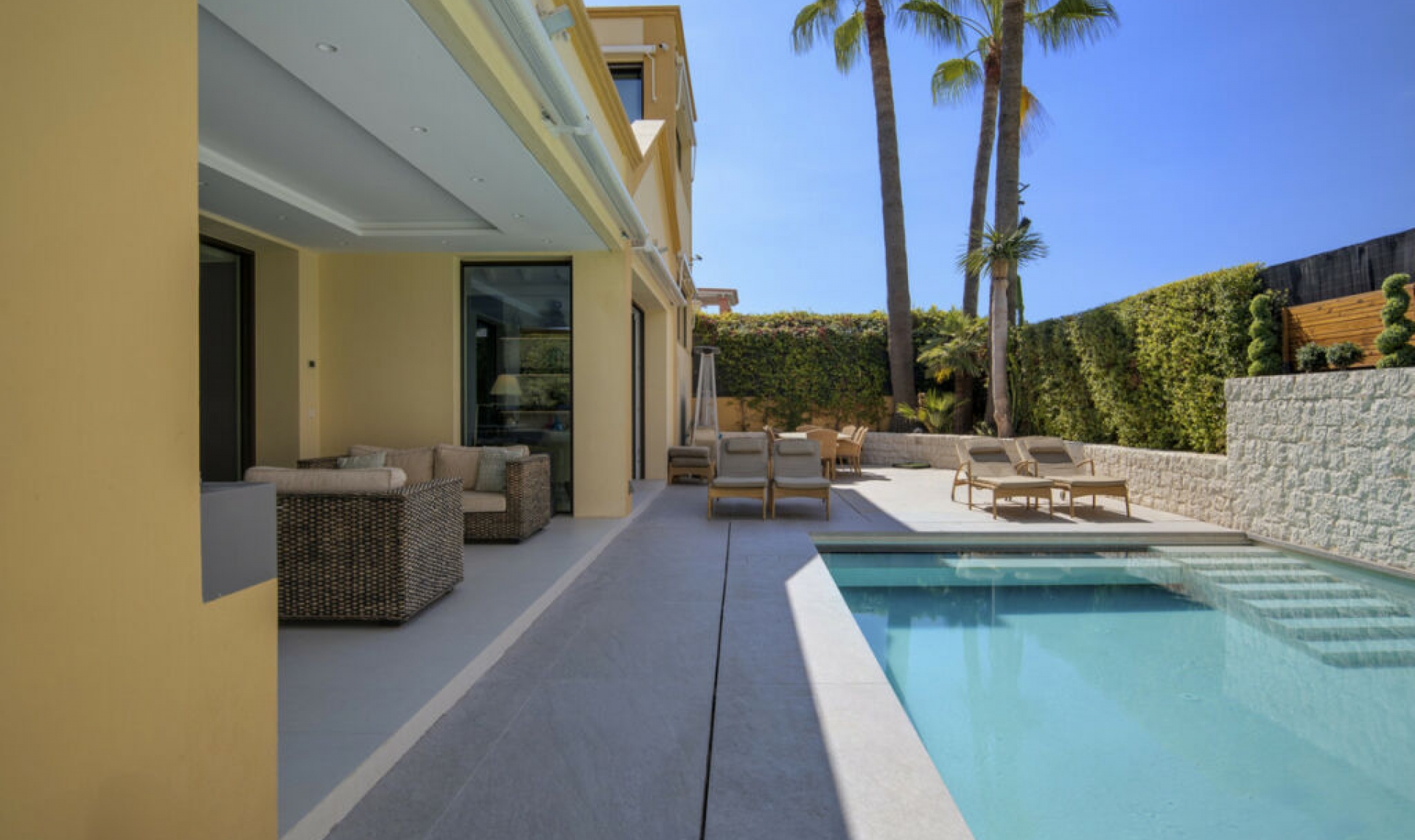 Resale - House -
Guadalmina Alta