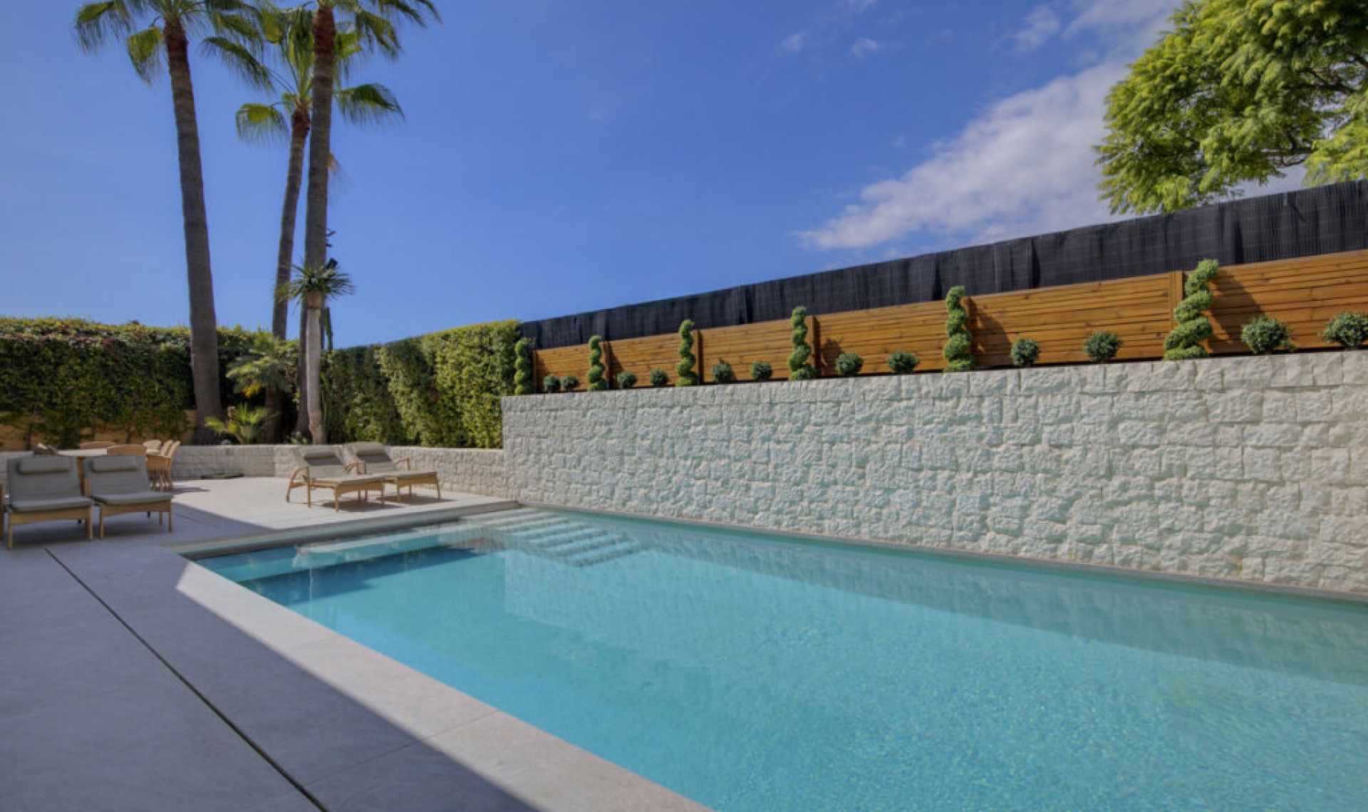 Resale - House -
Guadalmina Alta