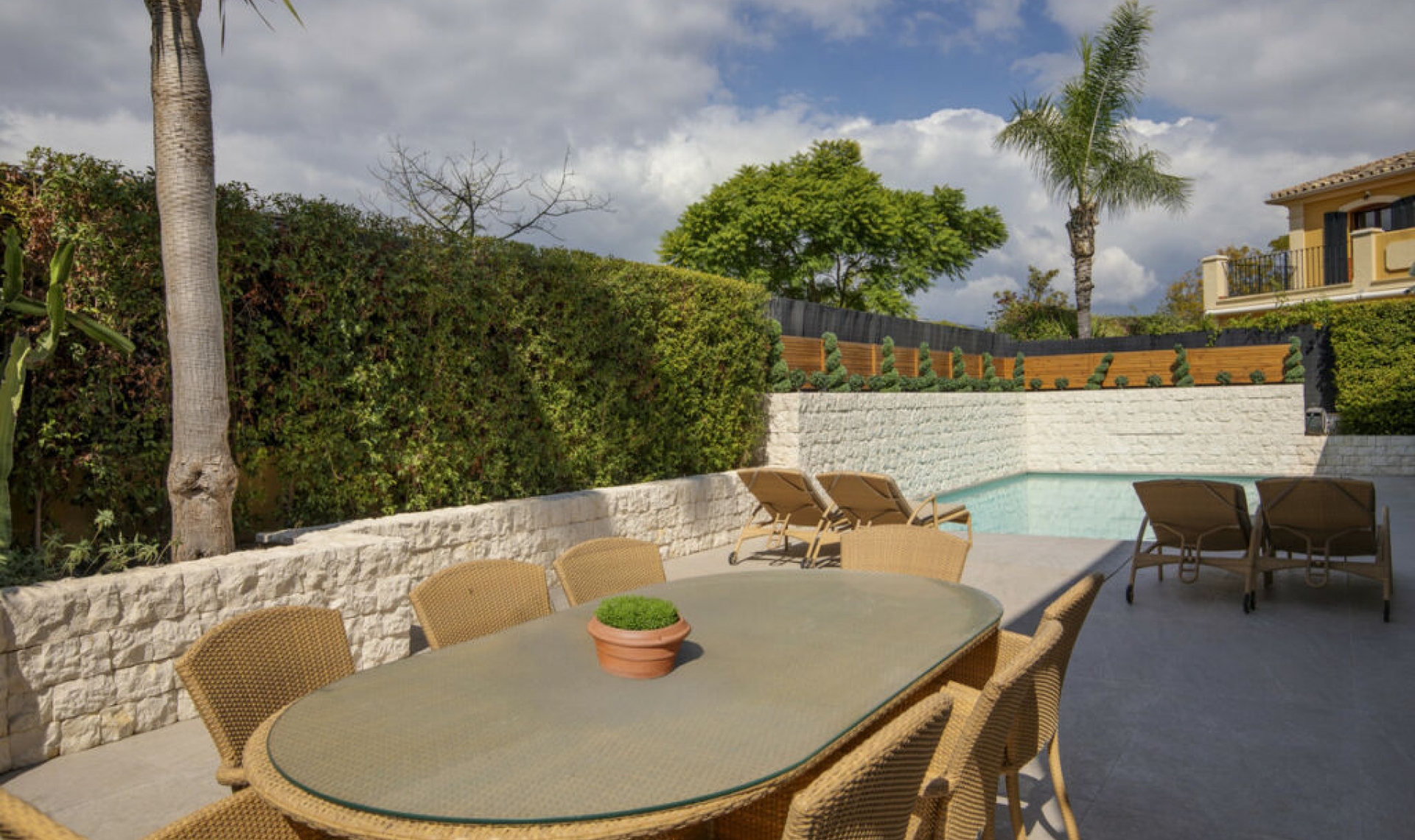 Resale - House -
Guadalmina Alta