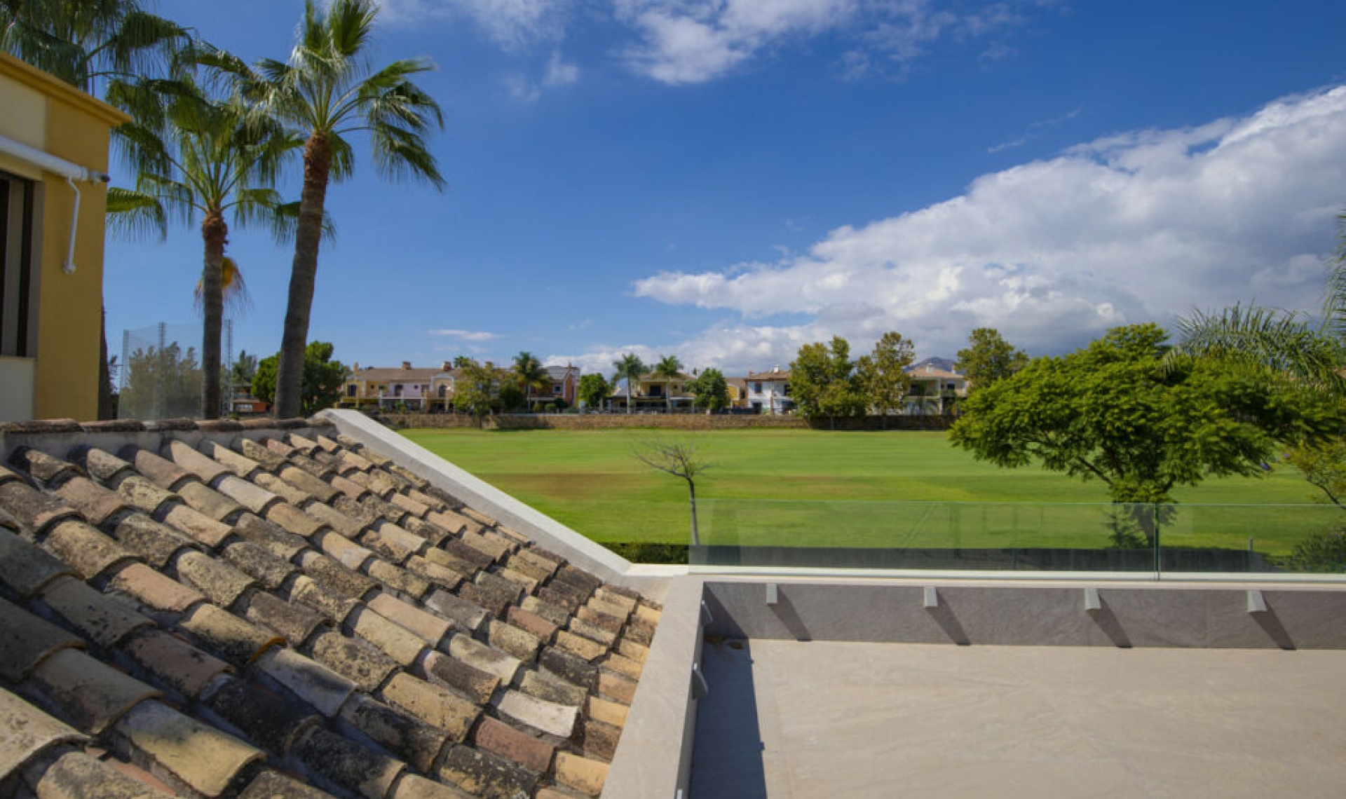 Resale - House -
Guadalmina Alta