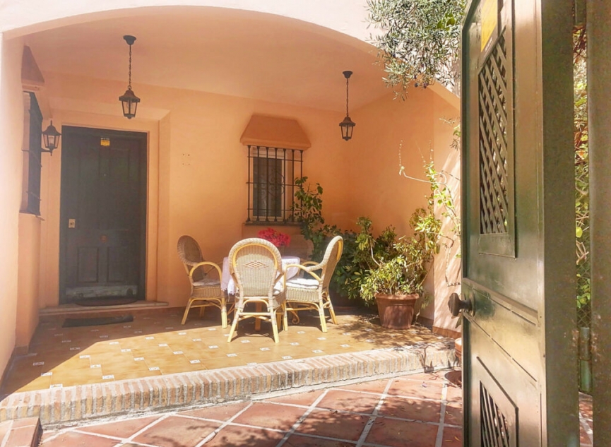 Resale - House -
Guadalmina Alta