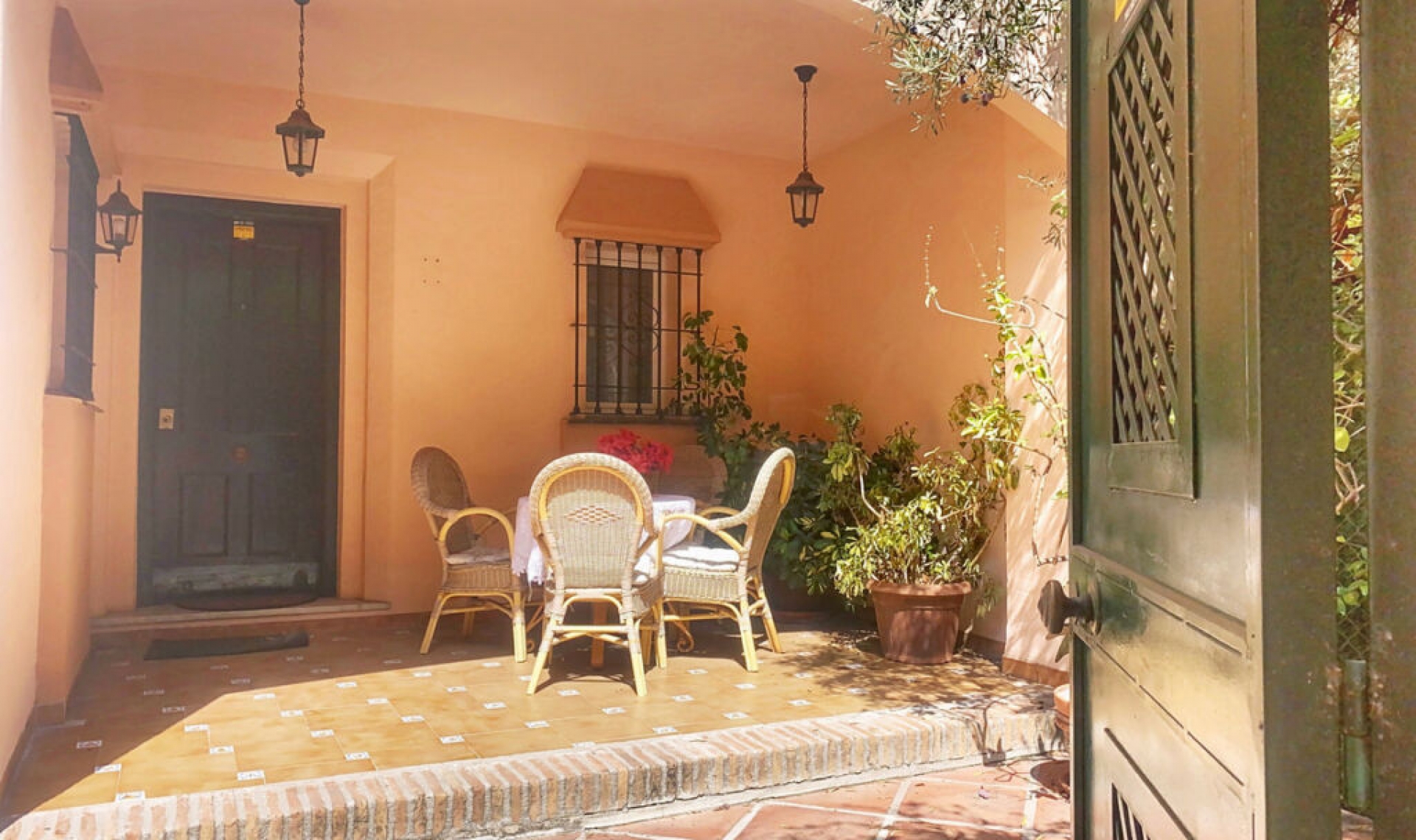 Resale - House -
Guadalmina Alta