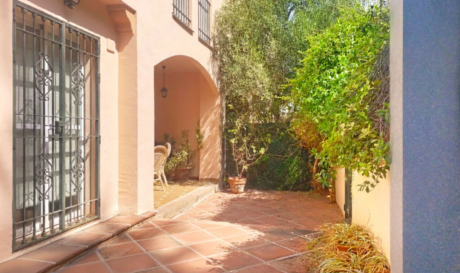 Resale - House -
Guadalmina Alta