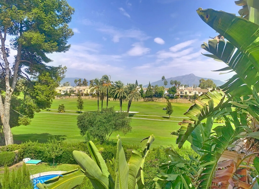 Resale - House -
Guadalmina Alta