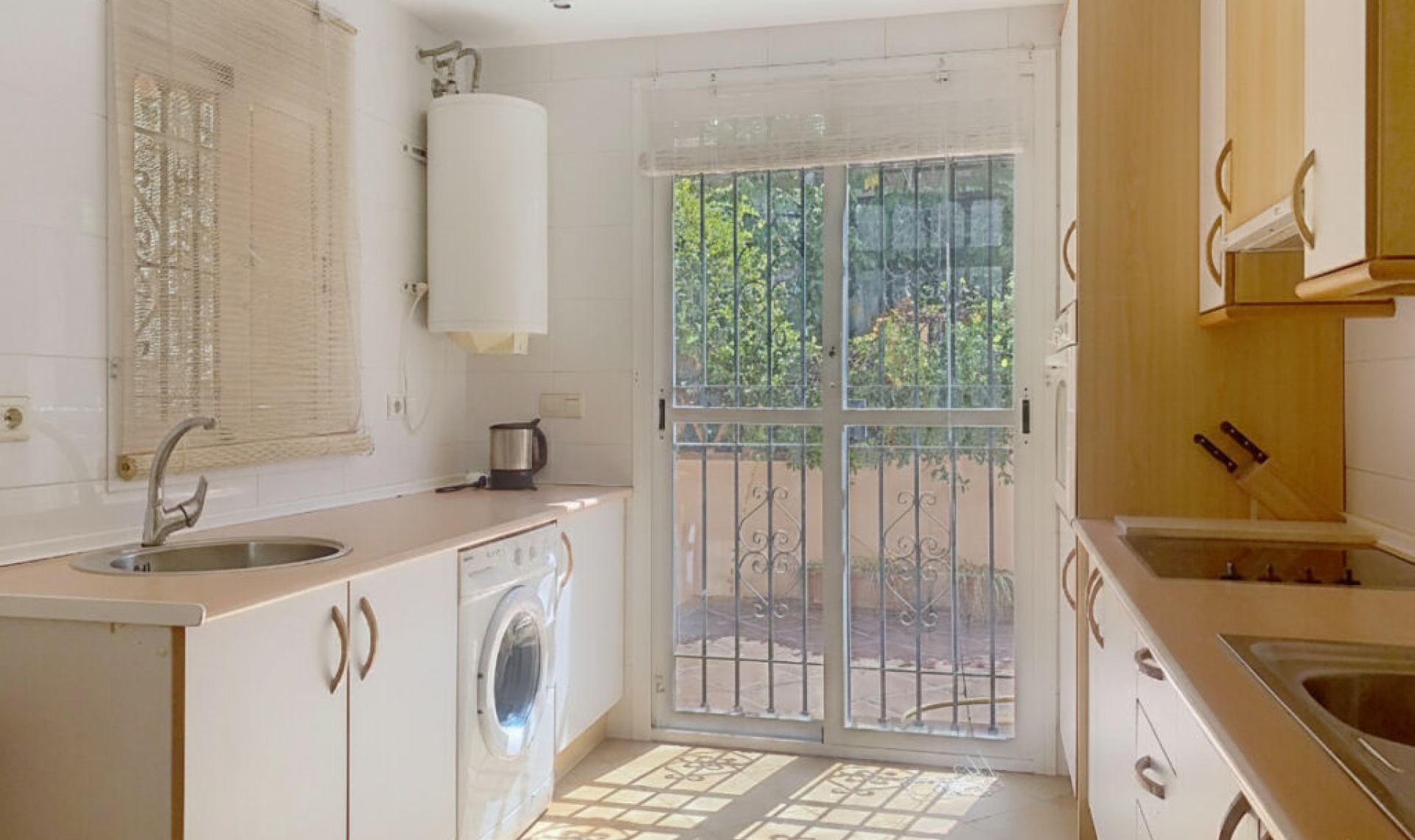 Resale - House -
Guadalmina Alta