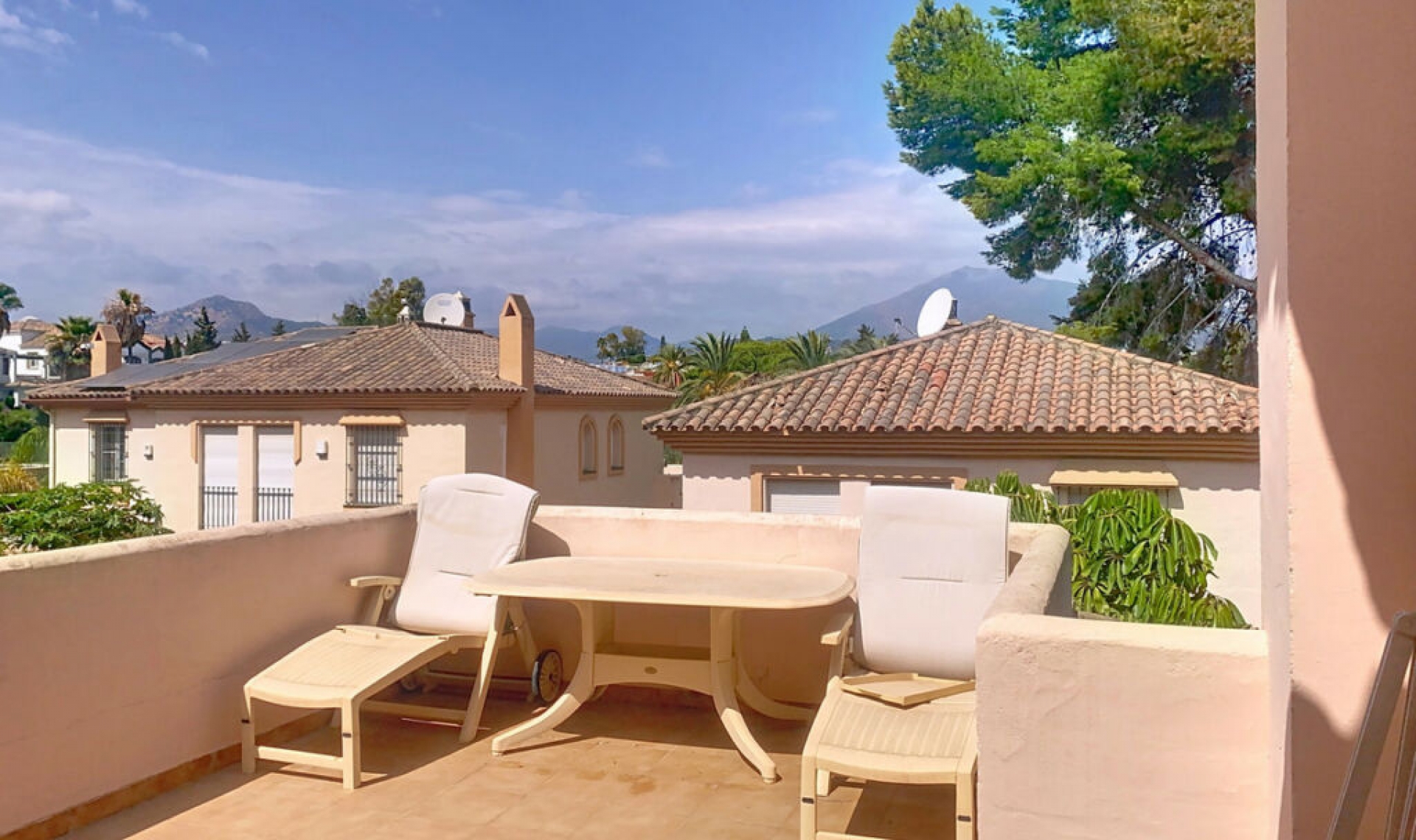 Resale - House -
Guadalmina Alta