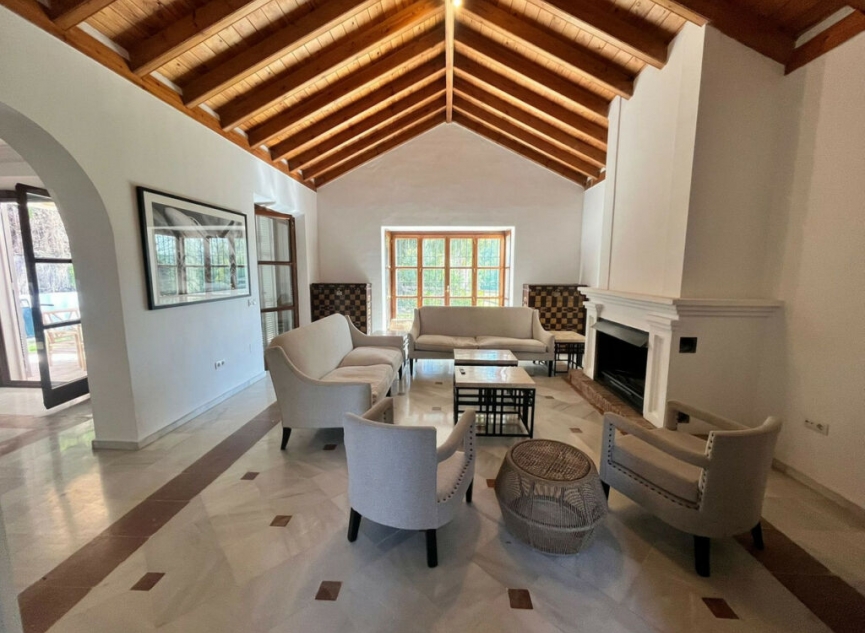 Resale - House -
Guadalmina Alta