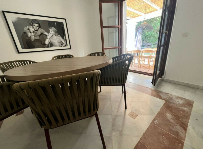 Resale - House -
Guadalmina Alta