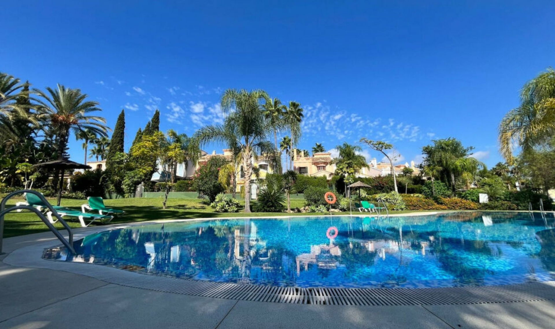 Resale - House -
Guadalmina Alta