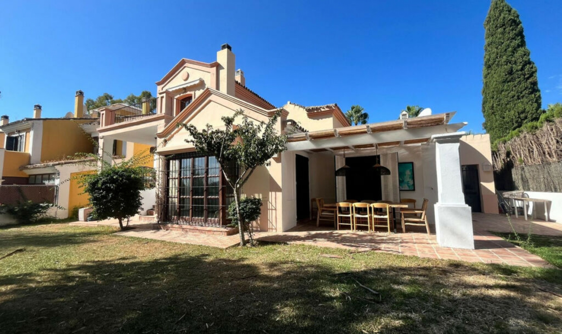 Resale - House -
Guadalmina Alta