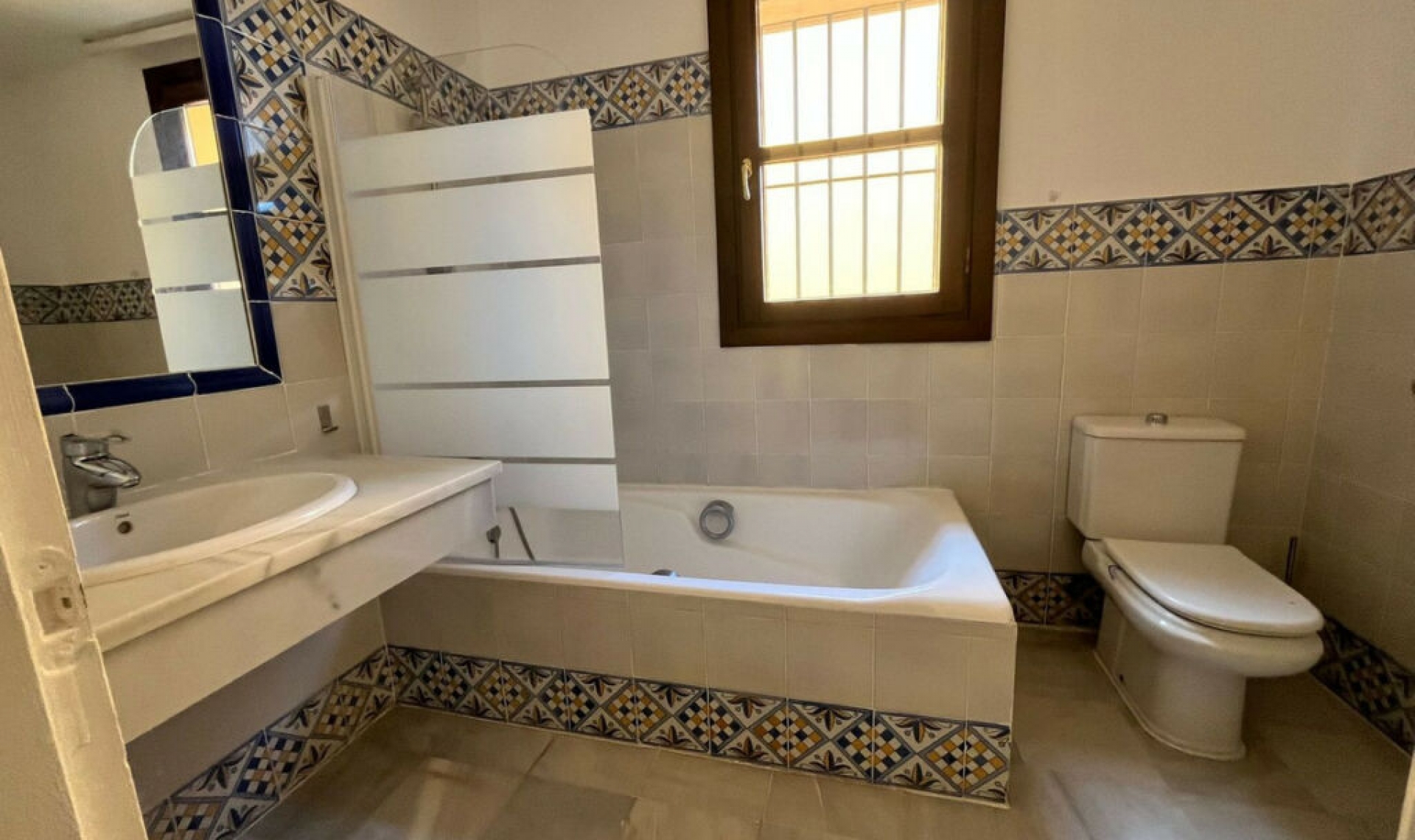 Resale - House -
Guadalmina Alta