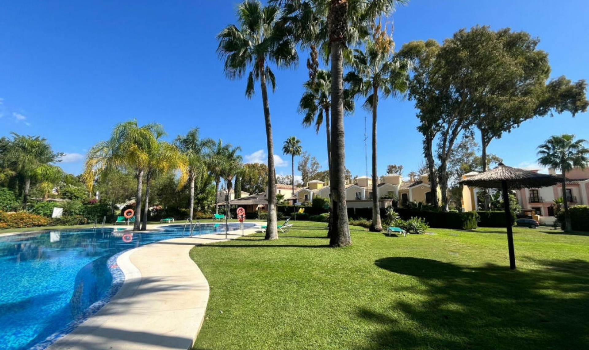 Resale - House -
Guadalmina Alta