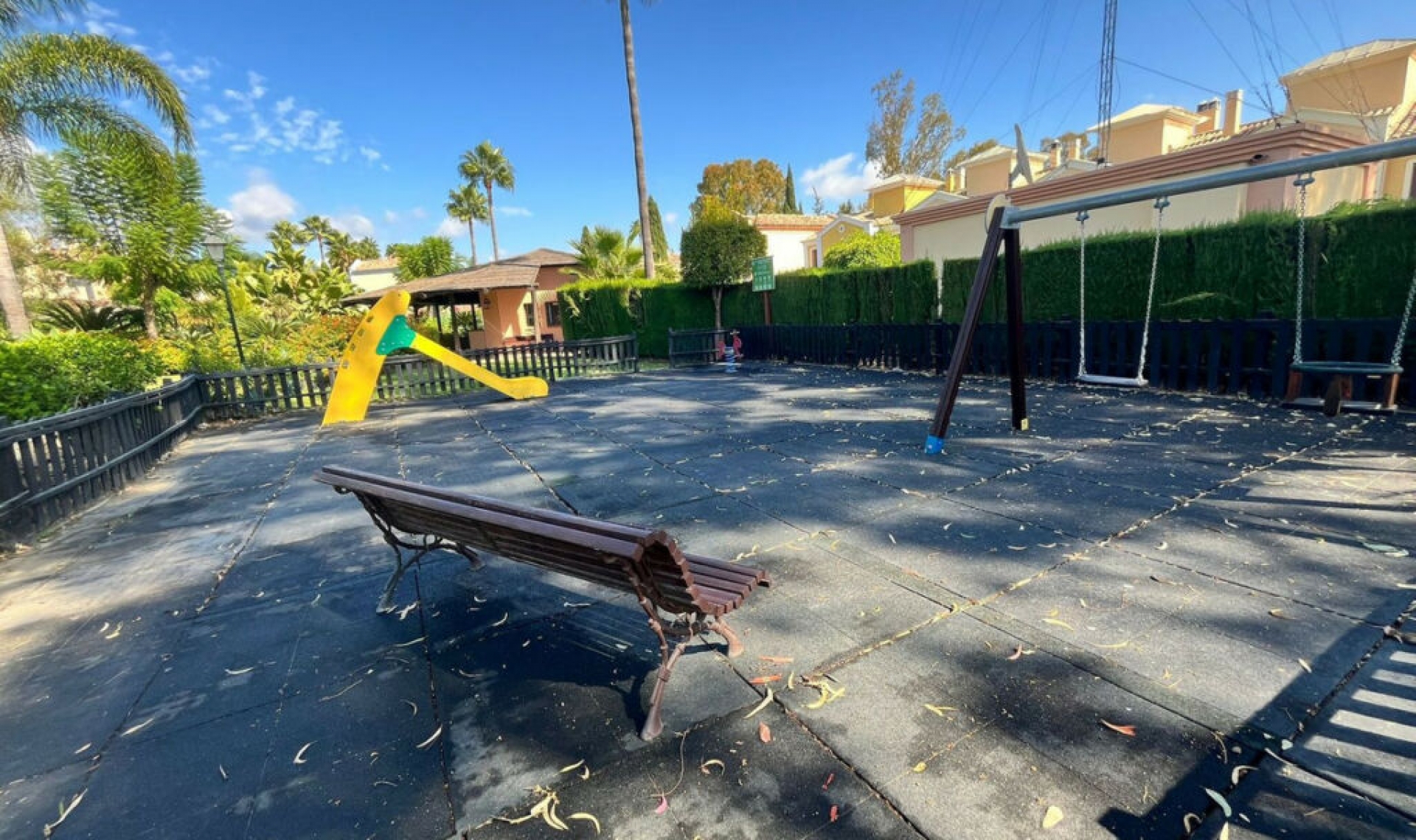 Resale - House -
Guadalmina Alta