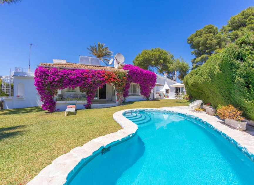 Resale - House -
Guadalmina Alta